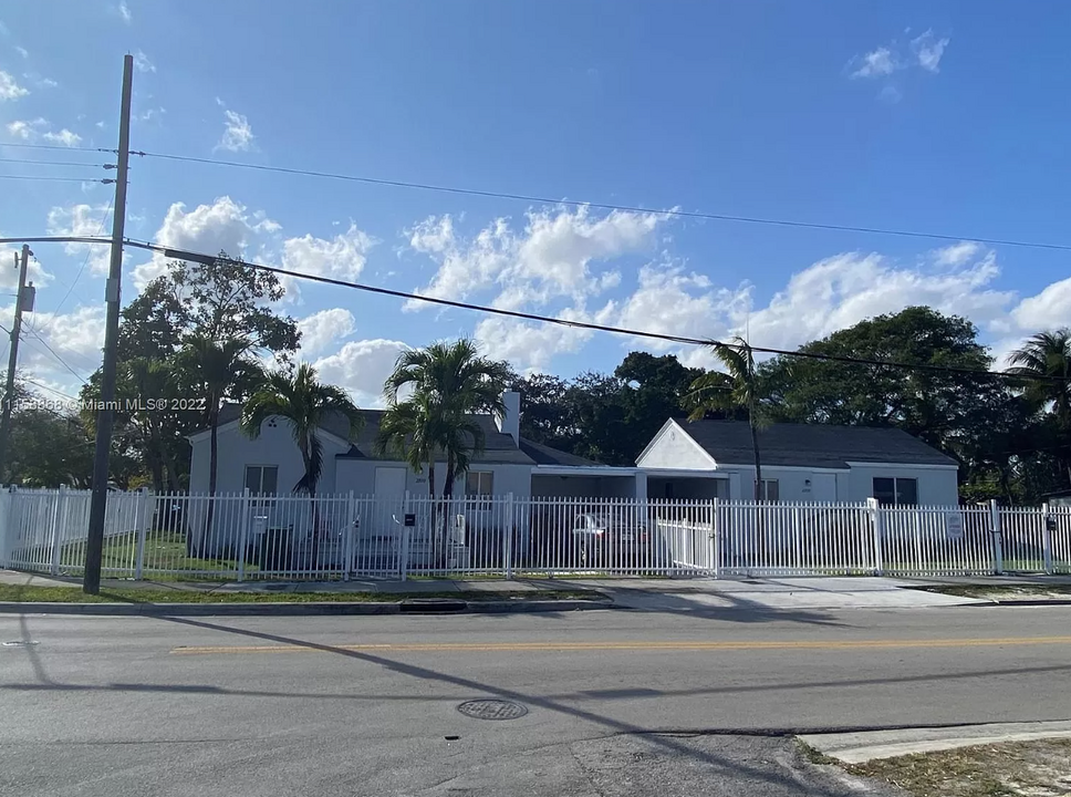 2710 NW 14th Ave in Miami, FL - Building Photo