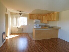 6930 Fulton Ave in Los Angeles, CA - Building Photo