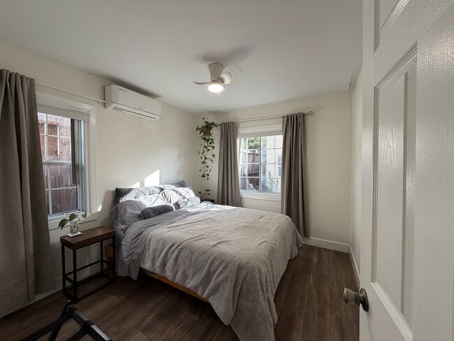 2120 Laverna Ave in Los Angeles, CA - Foto de edificio - Building Photo