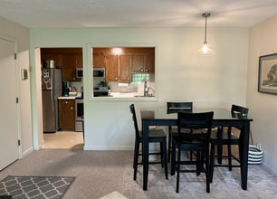 3 Hallmark Gdns, Unit Unit 10 in Burlington, MA - Building Photo - Building Photo