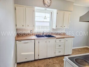 1604 44th St in Des Moines, IA - Building Photo - Building Photo