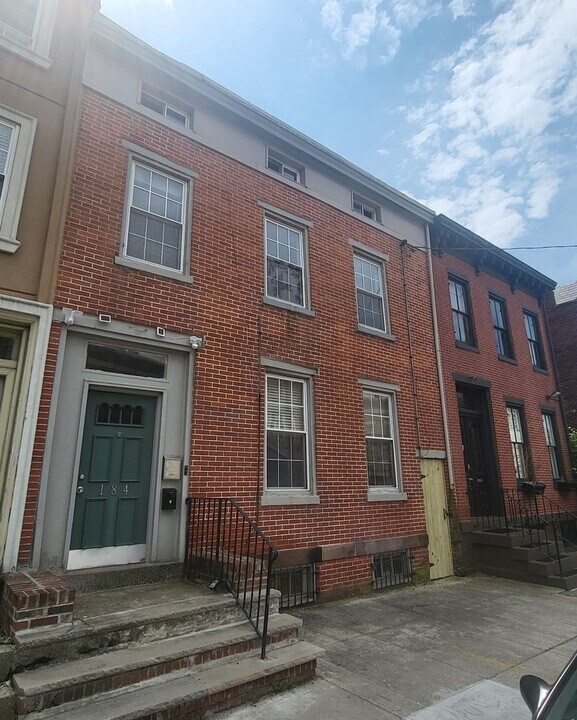 184 Brunswick Ave in Trenton, NJ - Building Photo