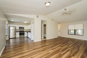6514 Flora Way in Fort Pierce, FL - Building Photo - Building Photo
