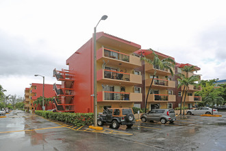 Futura Manor Apartments in Miami, FL - Building Photo - Building Photo