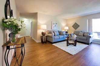 London Road Apartments in Sarnia, ON - Building Photo - Building Photo
