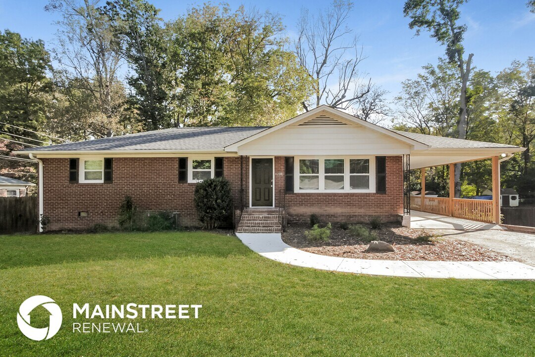 6208 King George Dr in Charlotte, NC - Building Photo