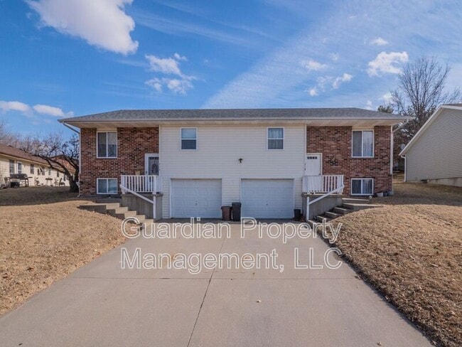 property at 718 W Torrance St