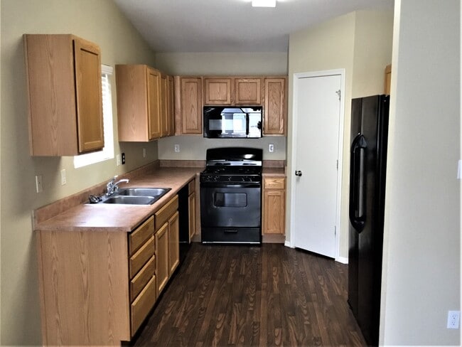 6201 Capriccio Rd NW in Albuquerque, NM - Foto de edificio - Building Photo