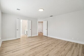 23607 Silver Creek in San Antonio, TX - Foto de edificio - Building Photo