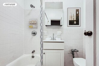 344 W 17th St in New York, NY - Building Photo - Building Photo