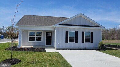 102 Sycamore Ln in Greensboro, MD - Foto de edificio - Building Photo