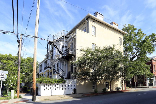 101 W Taylor St in Savannah, GA - Foto de edificio - Building Photo