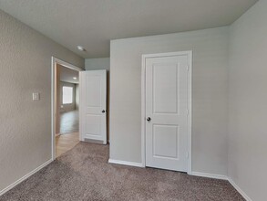 10518 Varmus Dr in Converse, TX - Building Photo - Building Photo