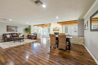 2323 Wells Branch Pkwy in Austin, TX - Foto de edificio - Building Photo