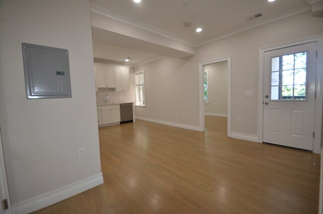 7 Mount Hood Rd, Unit 1 in Boston, MA - Building Photo - Building Photo