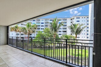 1167 Hillsboro Mile in Hillsboro Beach, FL - Building Photo - Building Photo