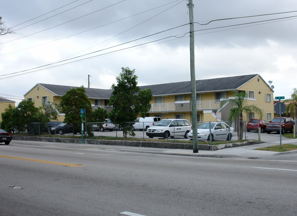 2305 E 4th Ave in Hialeah, FL - Building Photo