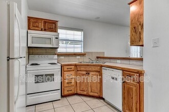 1018 W Coffin St in Denison, TX - Building Photo - Building Photo