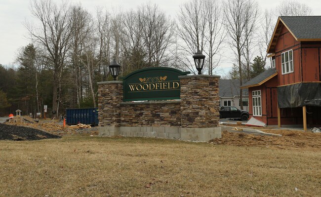 90 Woodfield Blvd in Malta, NY - Building Photo - Building Photo