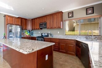 9439 Eucalyptus St in Spring Valley, CA - Foto de edificio - Building Photo