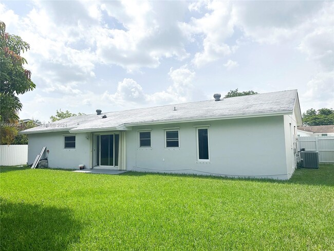 11030 SW 165th Terrace in Miami, FL - Building Photo - Building Photo