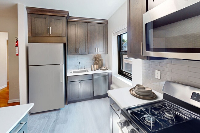 Franklin Manor in Bloomfield, NJ - Foto de edificio - Building Photo