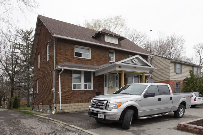 76 Major Mackenzie Dr E in Richmond Hill, ON - Building Photo - Building Photo