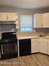 245 Livingston Ave in Staten Island, NY - Building Photo - Building Photo