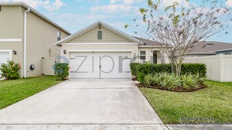 3945 Angola Ln in Sanford, FL - Building Photo