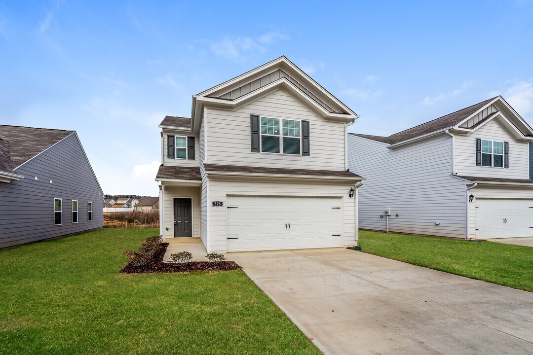 525 Clover Cir in Springville, AL - Building Photo