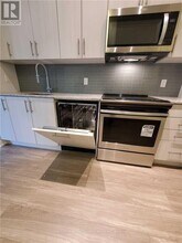 4055-4055 Parkside Village Dr in Mississauga, ON - Building Photo - Building Photo
