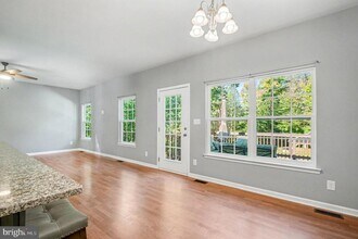 8052 Buckthorne Run in King George, VA - Foto de edificio - Building Photo