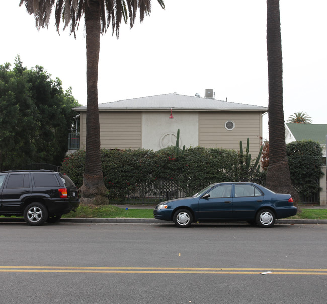 1315 N Hobar in Los Angeles, CA - Foto de edificio - Building Photo