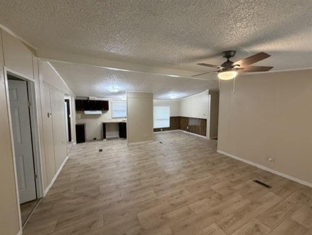 405 Hilltop Meadows Ct in Springtown, TX - Building Photo - Building Photo