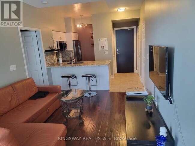 388-3388 Prince of Wales Dr in Mississauga, ON - Building Photo - Building Photo