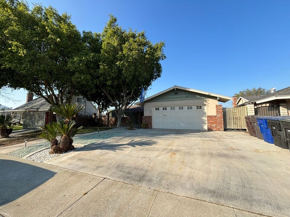 10975 Endicott Dr in Riverside, CA - Building Photo