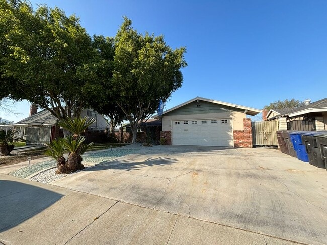 property at 10975 Endicott Dr