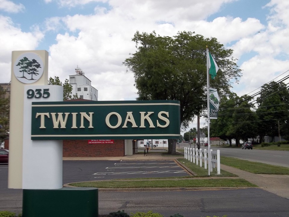 Twin Oaks Apartments in Circleville, OH - Building Photo