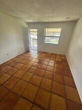 6031 Shakerwood Cir, Unit 201 in Tamarac, FL - Foto de edificio - Building Photo