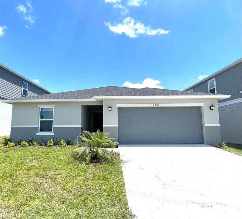 1003 Gotthard Pass Dr. in Winter Haven, FL - Building Photo