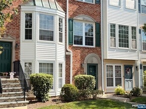 744 Pepperidge Rd in Mahwah, NJ - Building Photo - Building Photo
