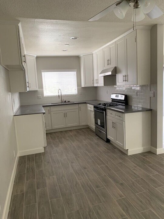 4015 W Adams Blvd in Los Angeles, CA - Building Photo