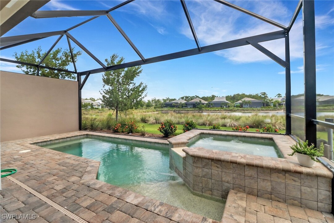 6283 Arriba Ave in Naples, FL - Building Photo