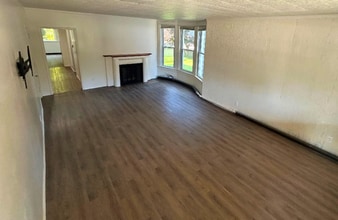 404 Maple St in Sault Ste. Marie, MI - Building Photo - Building Photo