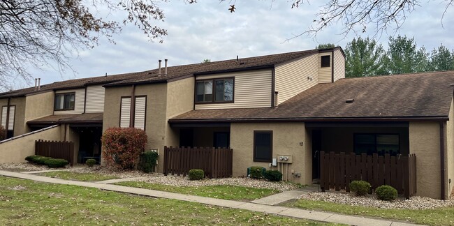 Robinwood Apartments in Stow, OH - Building Photo - Building Photo