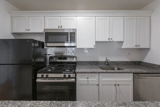8 Whittier Pl in Boston, MA - Building Photo - Building Photo