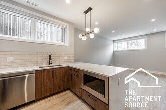 2355 W Flournoy St, Unit G02 in Chicago, IL - Foto de edificio - Building Photo