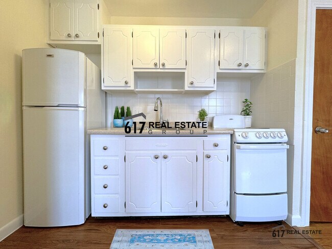 160 N Beacon St in Boston, MA - Building Photo - Building Photo