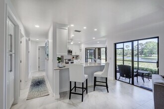 6 Lexington Ln E in Palm Beach Gardens, FL - Building Photo - Building Photo