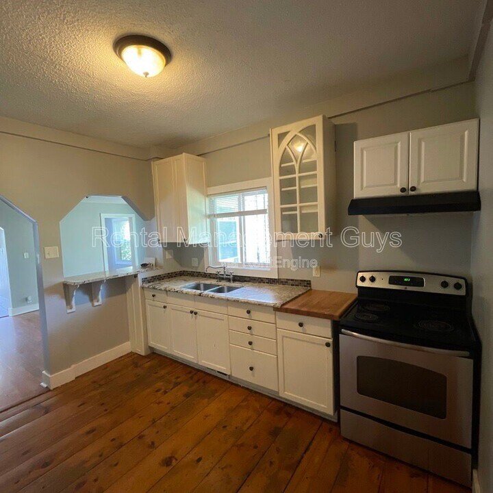 2527 Washington St NE in Minneapolis, MN - Building Photo